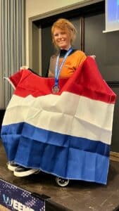 WCIS - Sabrina met vlag